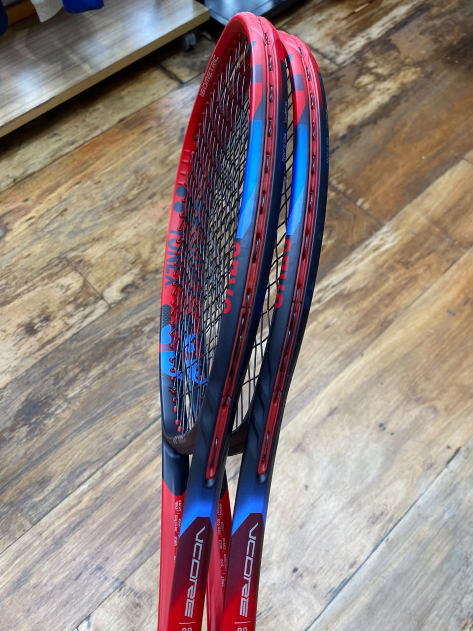 Raquetas Yonex Vcore 98 Scarlet usadas - Imagen 2